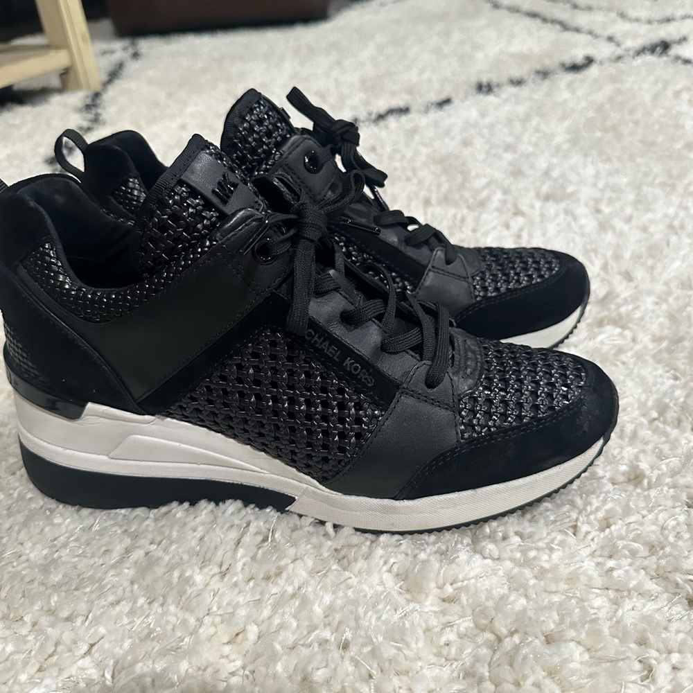MICHAEL KORS BLACK SNEAKERS SIZE 9.5M